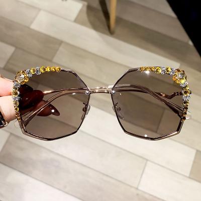 China Fashion Sunglasses 2021 Women High Quality Diamond PC Sun Glass Fashionable Square Frame Sunglasses for sale