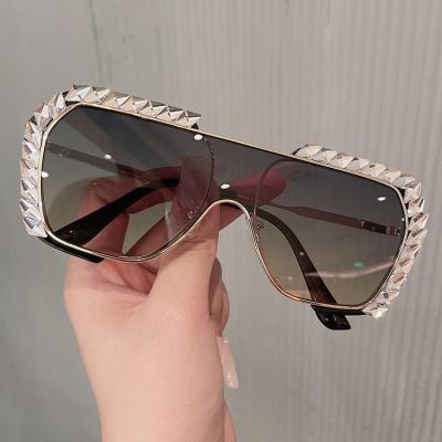 China Fashion Sunglasses 2021 High Quality Diamond PC Sun Glass Shades Big Square Frame UV400 Fashion Sunglasses for sale