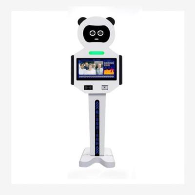 China The new indoor advertising plus temperature measurement machine automatic face recognition scanning robot en venta