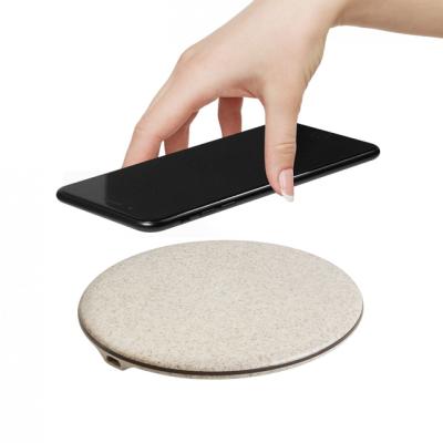 China Latest Design ECO Mobile Phone Plastic Slim Round Shape 5w Wireless Charger Wheat Material Straw for sale