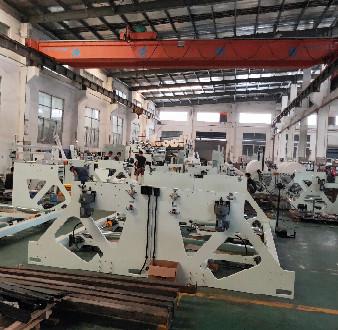 China 4blades Jumbo Roll W1350mm Paper Roll Rewinding Machine for sale