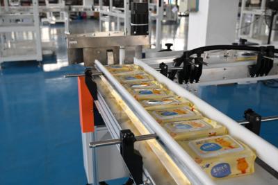 Chine La machine de conditionnement humide automatique de chiffons de ventes chaudes dans les machines de l'Europe et le matériel, produit de papier préparant le PE de machine Pré-a fait à vendre