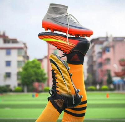 China Factory direct wholesale 2023 mixed brand football shoes professional men used shoes football and basketball shoes adult men used for sale