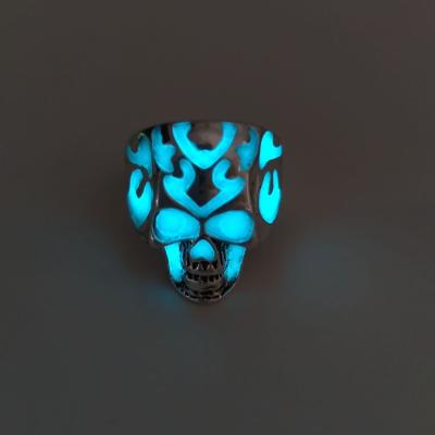 China High Quality/Factory Source Vintage Alloy Silver Plated Ring Glowing Luminous Fluorescent Halloween Knight Skull Finger Rings For Men for sale