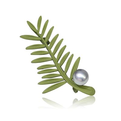 China New European and American retro elegant palace leaf corsage boutique fashion pearl brooch for temperament women for sale