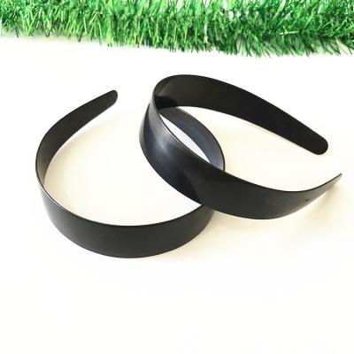 China Wholesale Size 3cm Wholesale Hair Bands DIY Simple Plastic Black White Simple Plastic Hair Circle Bundle Hair No Teeth Headband for sale