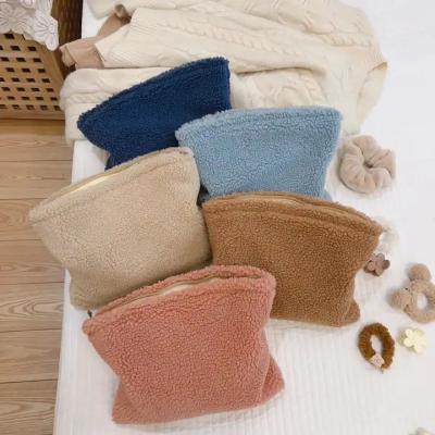 China Fashion Plush Fuzzy Large Capacity Solid Color Handbag Women Makeup Pouch Travel Case with Zipper Toiletry Brushes Organize Cosmetic Bag for sale