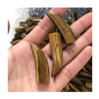 China Europe wholesale spiritual healing crystals tiger eye stone carved wolf tooth Pendant accessories gift for sale