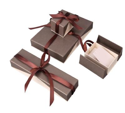 China Recyclable Magnetic Brown Paper Box Closure Gift Case For Christmas for sale