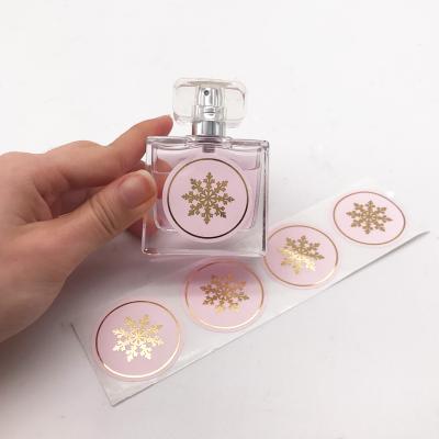 China Custom Waterproof Gold Foil Sticker, Adhesive Cosmetics Label Printing Roll, Hot Foil Stamping Round Logo Sticker For Perfume Bottle for sale