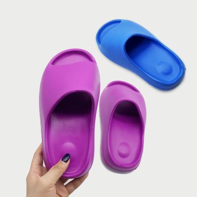 China Fashion plain soft comfortable men's unisex Yeezy PVC EVA CUSHIONING slides slides lace yeezy slides wholesale yeezy for sale