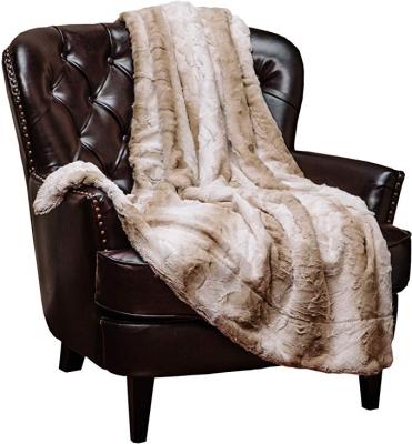 China Anti-pilling Luxury Microfiber Fuzzy Faux Fur Blanket Elegant Throw Plush Sherpa Blanket for sale