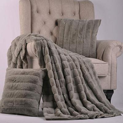 China Anti-pilling Luxury Faux Fur Blanket Minky Plush Faux Rabbit Fur Throw Blanket for sale