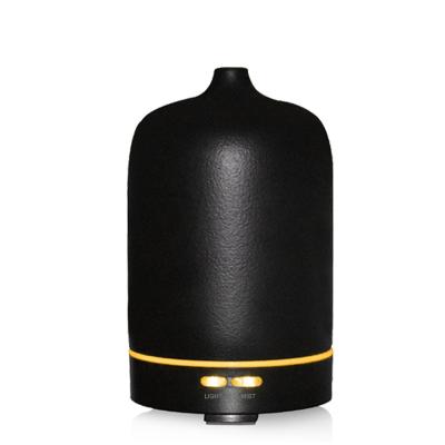 Chine le diffuseur en céramique ISO9001 électrique d'arome d'huile essentielle de noir de 100ml 10W a énuméré à vendre