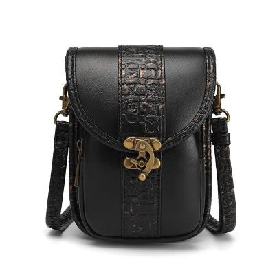 China Fashion Gothic Mini Crossbody Bag, Punk Skull and Studded Decor Phone Purse, Vintage PU Leather Shoulder Bag for sale