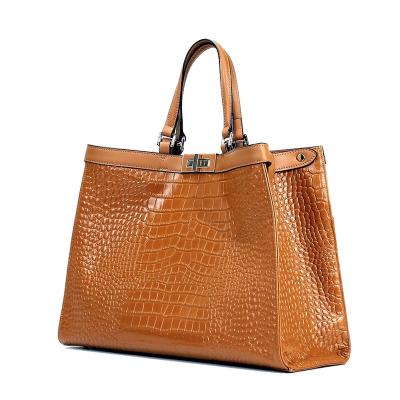 China 2023 fashion large capacity luxury handbags for women solid color luxury crocodile leather women handbags for sale