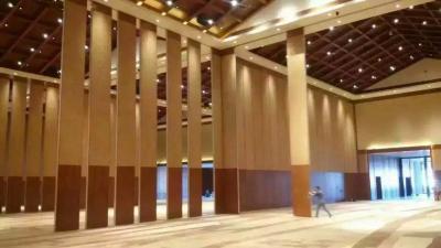 China Soundproof Room Divider Partition Wall Wood Veneer Finish Hinged Panel Large Size for sale