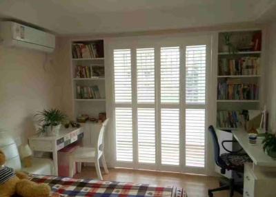 China Ventilation Shading Window Plantation Shutters Long Service Life Keep Air Fresh for sale