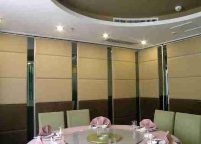 China Modern Style Sliding Partition Wall , 100mm Thicknes Movable Partition Wall Fabric Finish for sale