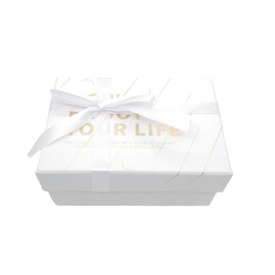 China Luxury Recycled Materials Gift Box Christmas Gift Packing Box Gift Store Boxes With Magnetic Lid for sale