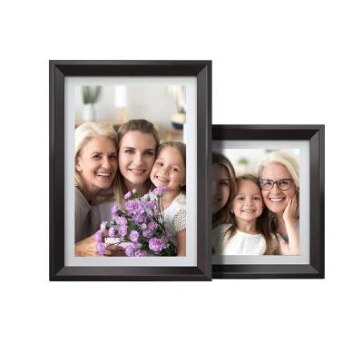 China Wooden Picture Frame Superlieur WiFi 10 Inch e-Ink Digital Photo View 16GB 1280x800 IPS Touch Screen Motion Sensor Upload Photos Videos Via App for sale