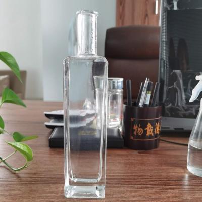 China Eco-friendly Wholesale 500ml 750ml Empty Clear Flat Square Tequila Spirits Bottle Gin Rum Vodka Glass Bottle With Glass Cork for sale