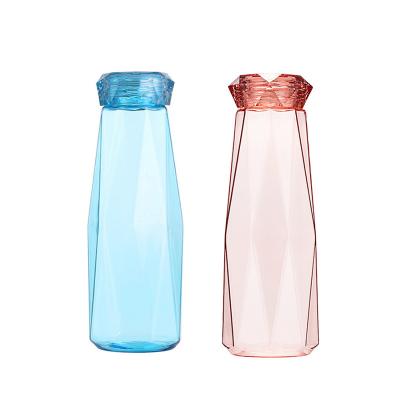 China Transparent Glass Drinking Water Bottles , Glass Sports Bottle With Diamond Lid for sale