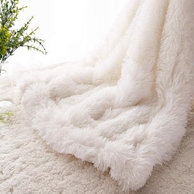 China Folded Luxurious Plush Blanket for Shaggy Sofa and Bed and Plush Shaggy Fall Throw Faux Fur Blanket for Winter for sale