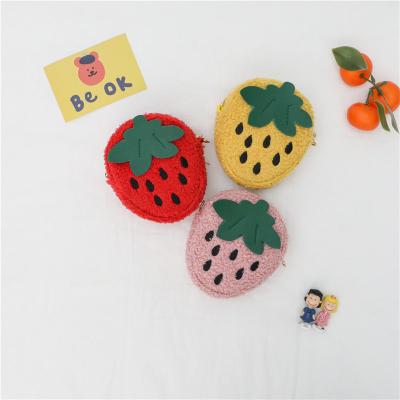 China Lightweight children's bag 2021 new autumn winter strawberry plush mini wallet fashion girl concave shape messenger children zero bag for sale