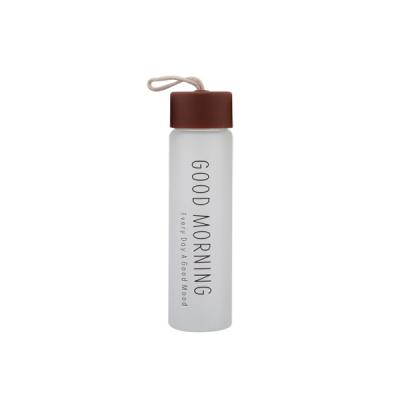 China Custom Logo Casual 20 Ounce Portable Glass Bottle With String for sale