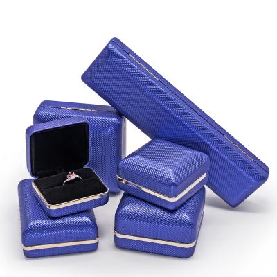 China Hand Made/Mature Workmanship Customized Wholesale Unisex PU Ring Necklace Pendant Packaging Boxes Leather Metal Jewelry Box for sale