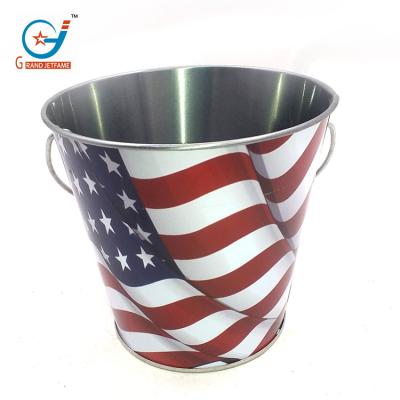 China Colored Metal Candles Bucket Viable Treatment Metal Candle Bucket With Holder for sale