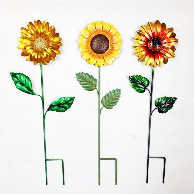 China Outdoor Metal Garden Arts Sunflower Garden Stake Factory Price wroght Iron Garden Stake for sale