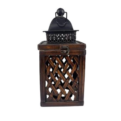 China Country Style Home Wholesale Candle Holder Garden Decoration Traditional Metal Lantern for sale