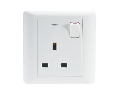 China 86x86mm Residential / General Purpose One Way UK Plug-Outlet Wall Sockets en venta