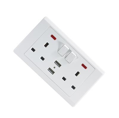 中国 86x86mm residential/general purpose euro 2 way wall socket with 2 left USB 販売のため