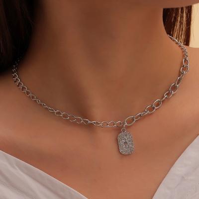 China New Friendly European Material Metal Necklace American Ladies Fashion Sterling Silver Clavicle Necklace for sale