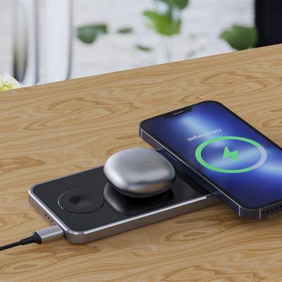 China 3 in 1 3 in 1 Universal Horizontal Wireless Charger Fast Charging for Smartphone Smartwatch and Earphone for sale