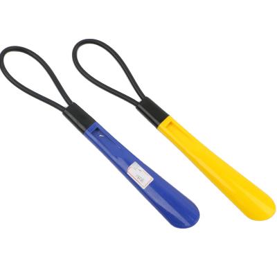 China High Quality Plastic Short Shoe Horn With Reel Easy To Carry High Quality Home Shoehorn for sale