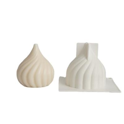 China Sustainable Small Swirl Cake Chocolate Molds Silicone Baking Molds For Candles for sale