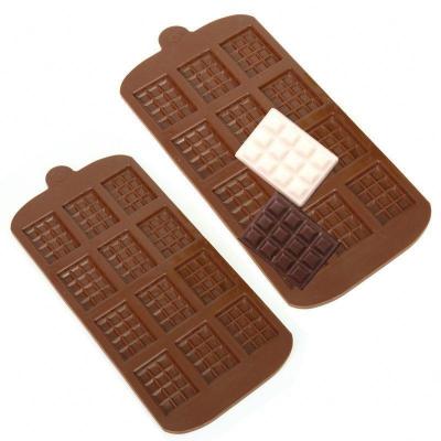 China Sustainable 12 Cavity Food Grade Cake Bakeware Silicone Chocolate Mold for sale