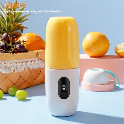 China Wholesale USB Electric Travel Juicer Self Cleaning Citrus Juicer Car Portable Fruit Blender for sale