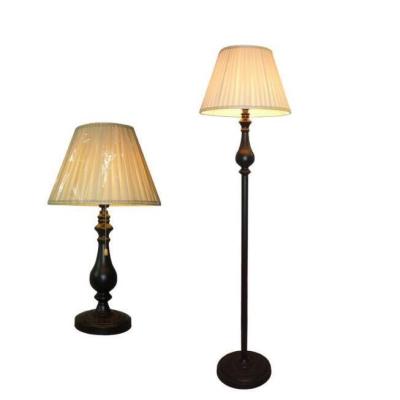 China New luxury vintage iron hotel bed side table lamp with fabric shade for sale