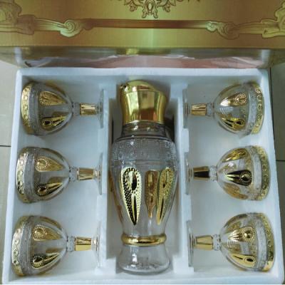 Cina New Design Luxury Middle East Gold 7PCS Gold Glass Jug Set Water Drinking Set in vendita