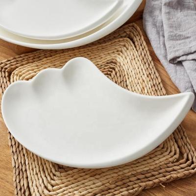 China Sustainable Tableware Elegant Cupid's Wings Dish Ceramic Fine Hotel White Porcelain Dinnerware Set for sale