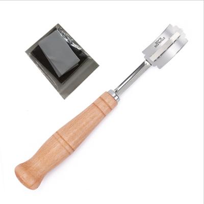 China Sustainable Bread Bakers Cutter Reducing Tool Dough Making Razor Wood Handle Bread Lame Bakeware For DIY Bread for sale