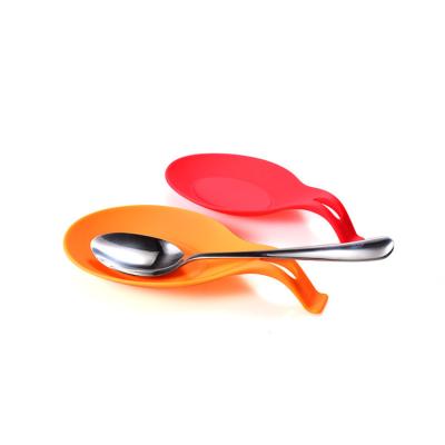 China Sustainable Cookware Holder For Kitchen Mat Fish Shape Silicone Spoon Rests for sale