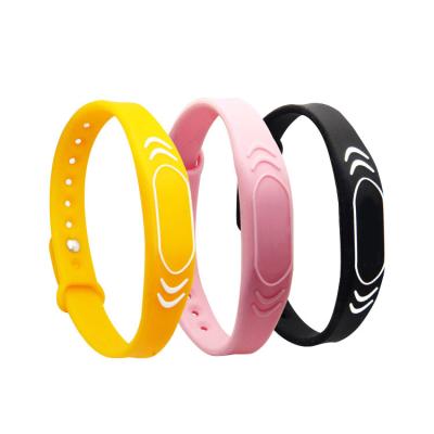 China Waterproof / WaterPark Waterproof Classic Price Silicone PRICE Wristband MI Smart Tag 1K RFID RFID Band for sale