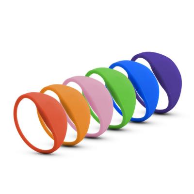 China Durable Wholesale Bulk Order 125Khz TK4100 Silicone Rfid Wirstband / Rfid Wristband for sale