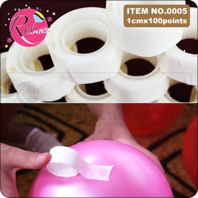 China 100pcs/Roll Promotional Removable Toy Balloon Partner Attachment Glue Dot Balloon Props Attach Balloon To Ceiling Wall Balloon Sticker for sale